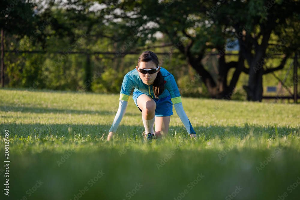 ランニング　スタート　構え