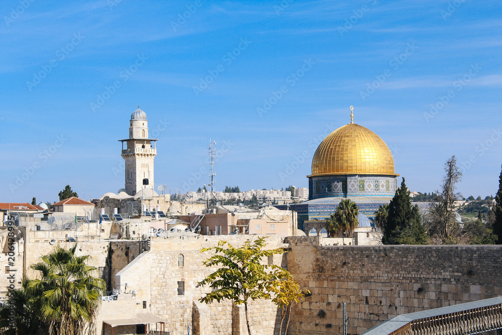 Widok na ścianę płaczu i meczet w Jerozolimie