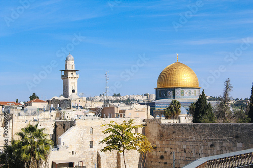 Widok na ścianę płaczu i meczet w Jerozolimie