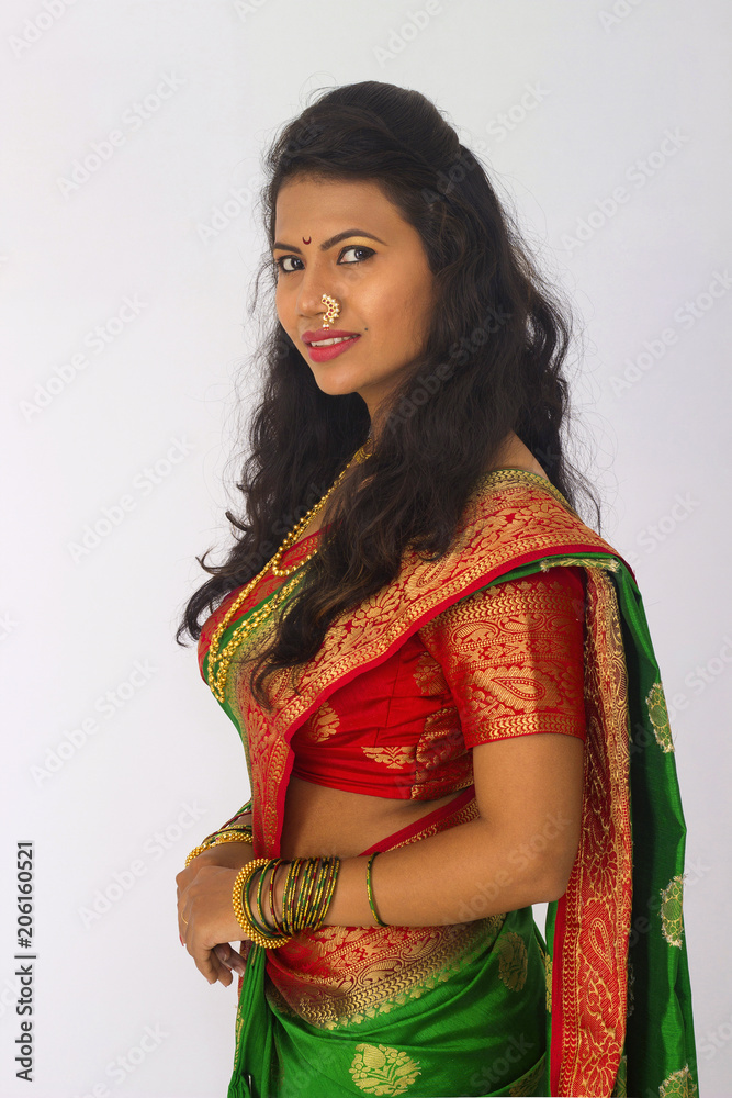 Yellow saree | Girl photography poses, Girl photography, Girl hand pic