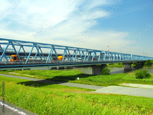 葛飾橋と河川敷風景