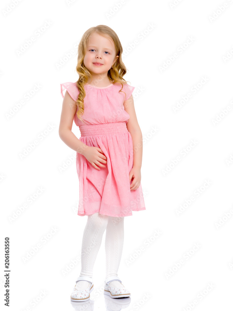 The little girl is full-length. The little girl is full-length.