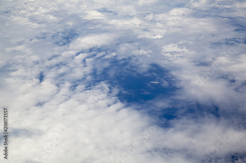 Wolkenhimmel (Flugzeug-Ausblick)