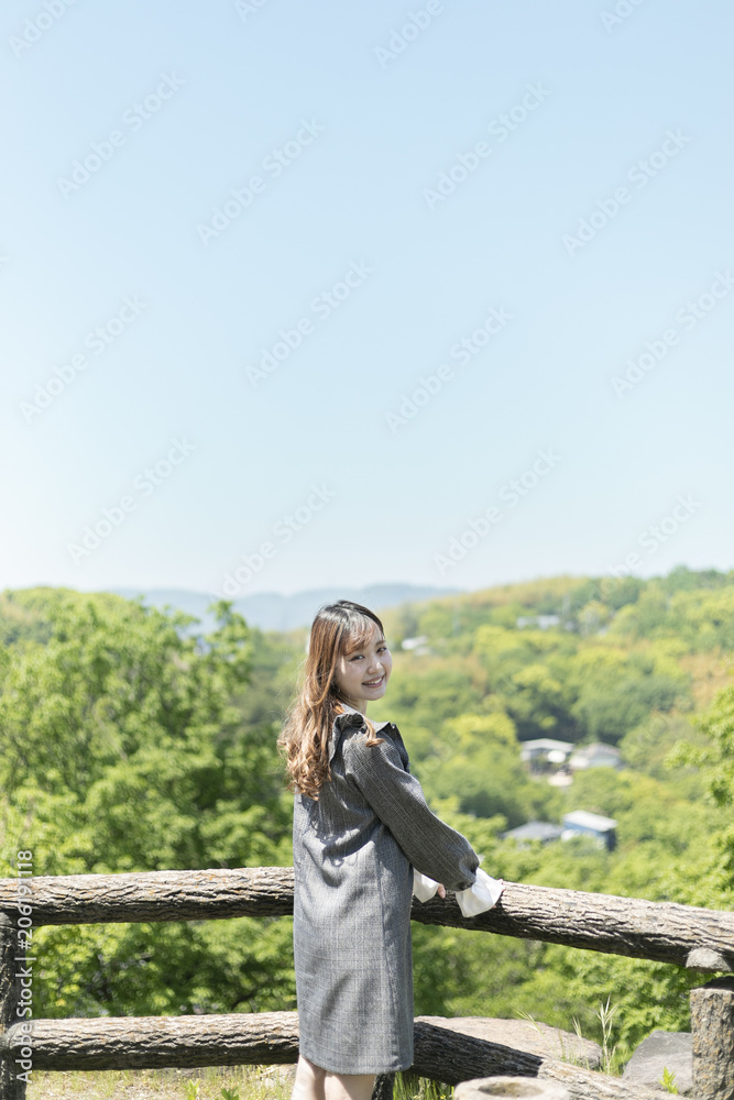 Obraz premium 高台の女性