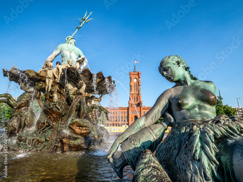 Neptunbrunnen und Rotes Rathaus in Berlin photo