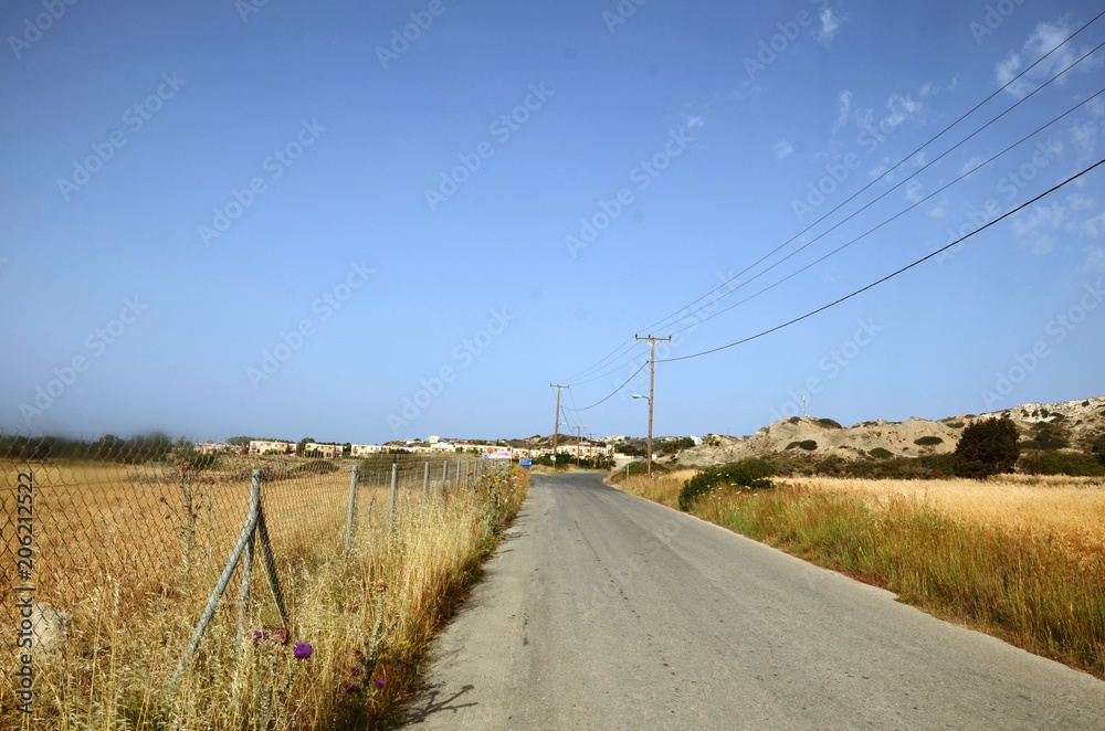Route de campagne vers la petite ville de Kardamena (Kos-Grèce)
