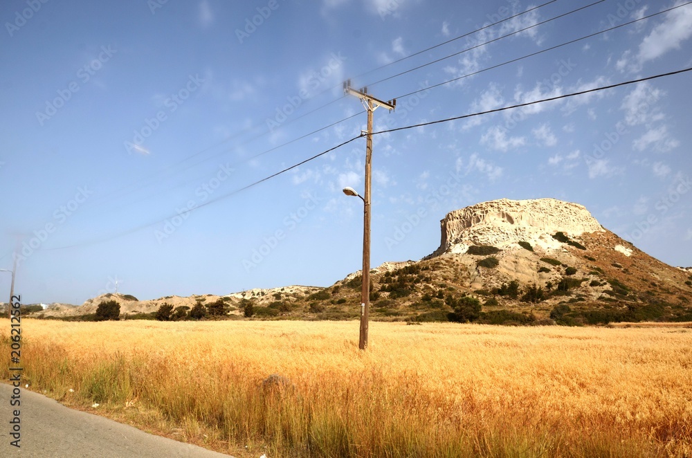 Route de campagne vers la petite ville de Kardamena (Kos-Grèce)
Route de campagne vers la petite ville de Kardamena (Kos-Grèce)