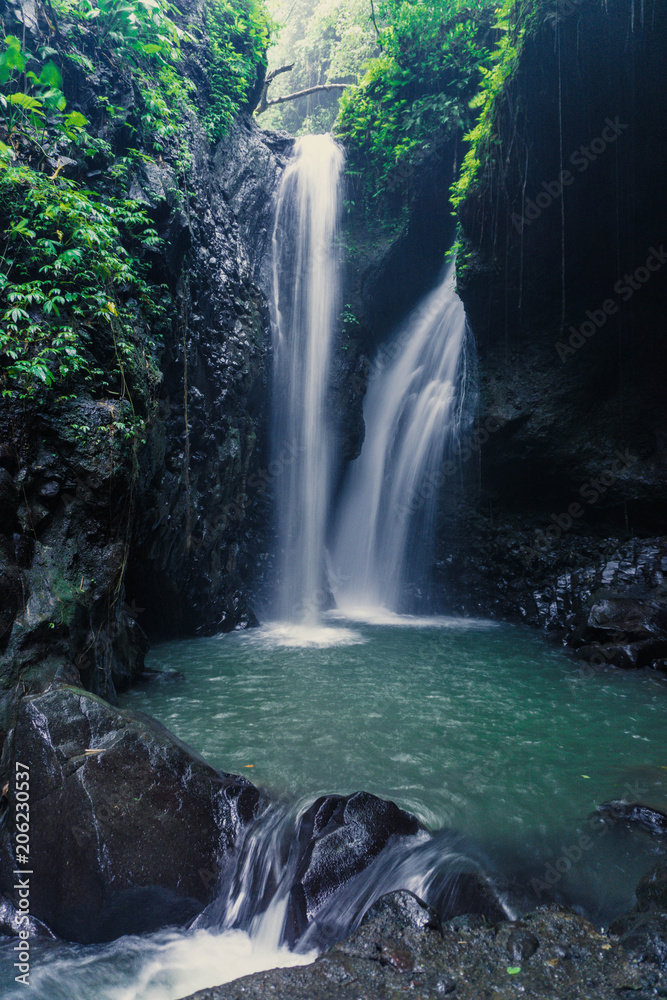 Naklejka premium Beauty with water