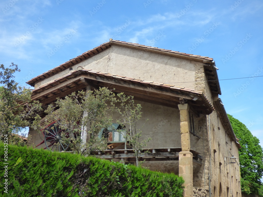 Hostalets de Bas, pueblo de La Garrocha que forma parte del municipio de Vall de Bas en la provincia de Gerona (Cataluña,España)