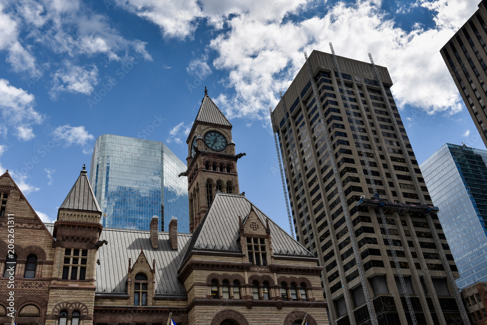 Old City Hall mit umliegenden Hochhäusern, Toronto, Kanada