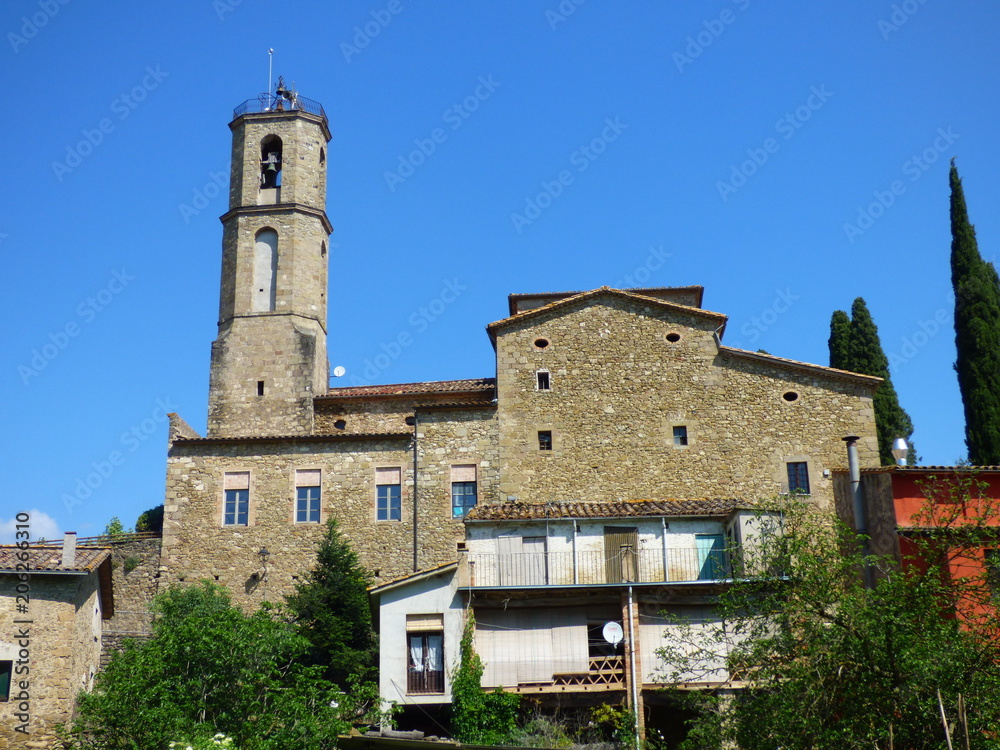Mieras /Mieres, pueblo de la provincia de Gerona (Cataluña,España) ubicado en la comarca de la Garrocha. Pertenece al Parque Natural de la Zona Volcánica de la Garrocha