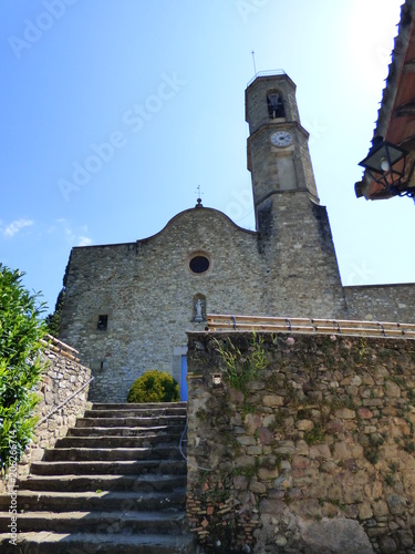 Mieras /Mieres, pueblo de la provincia de Gerona (Cataluña,España) ubicado en la comarca de la Garrocha. Pertenece al Parque Natural de la Zona Volcánica de la Garrocha