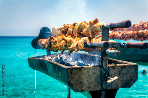 Fotografie Cooking fresh Cypriot souvla on the sea