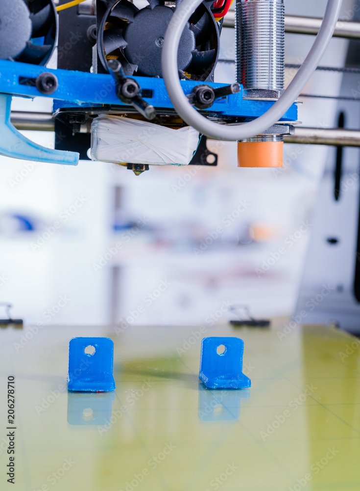 3d printer of the device during the processe. 3d printer of the device during the processe.