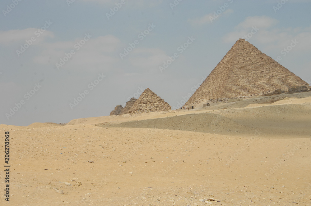 Pyramides sur le plateau de Gizeh en Egypte Pyramides sur le plateau de Gizeh en Egypte