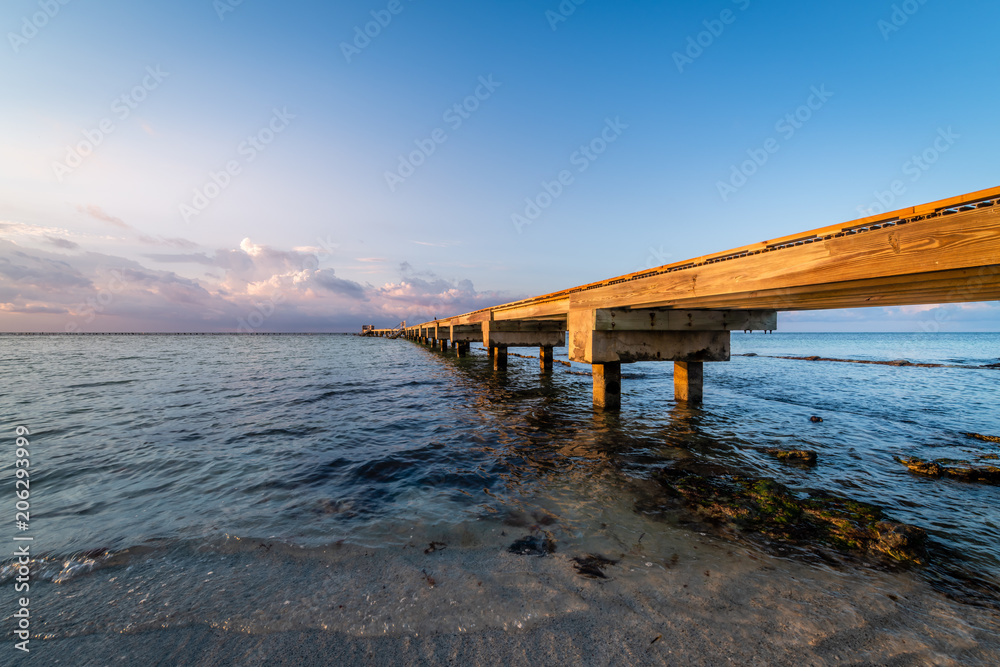 Obraz premium Key West's Higgs Beach Pier