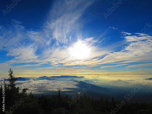 富士山からの雲海 © tomomi