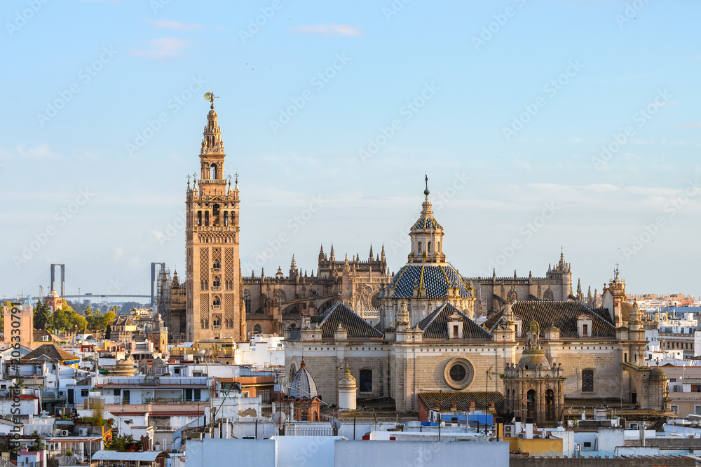 Fototapeta premium panoramic views of seville old town with giralda tower bell at background