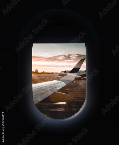 Sicht aus Flugzeugfenster vor dem Start