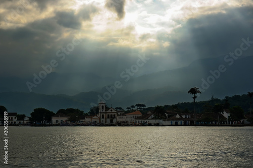 Paraty city seen form the sea - Cidade de Paraty vista do mar © Leonardo Araújo