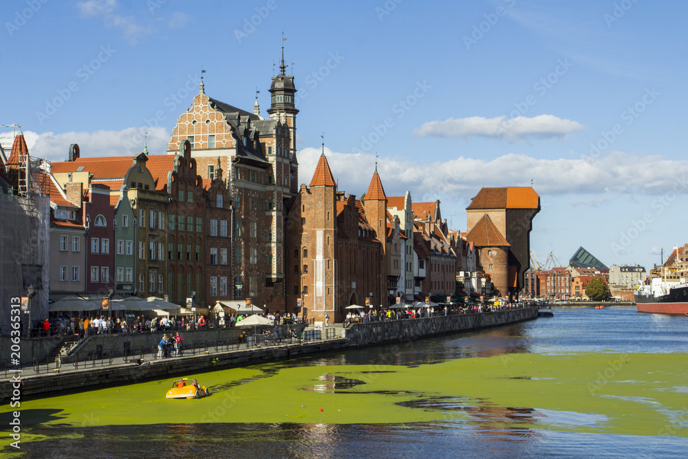 Obraz premium Ancient colored houses on the promenade of the river in Gdansk. Poland