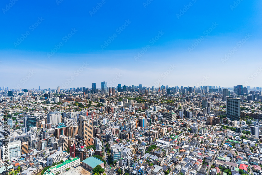 東京 　青空と都市風景