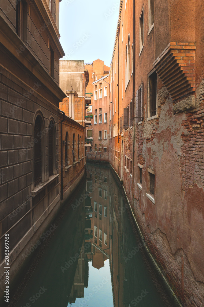 Get lost in venetian alleys