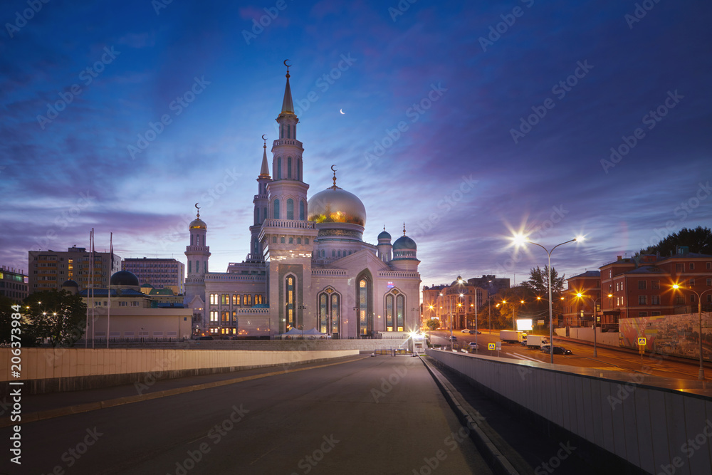 Morning near the Cathedral mosque in Moscow