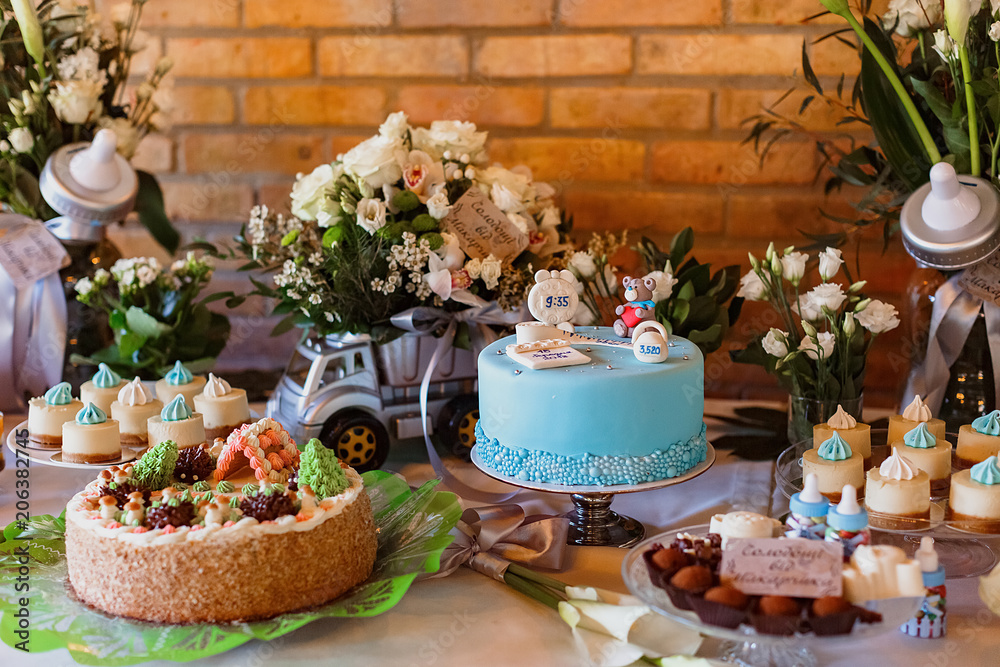 Candy Bar. Delicious sweet buffet with cupcakes. Sweet holiday buffet with cupcakes and other desserts.