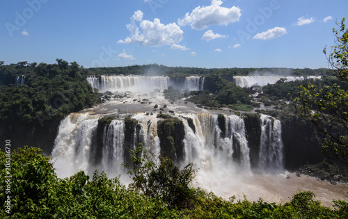 Panoramica de las cataratas de iguazu desde brasil