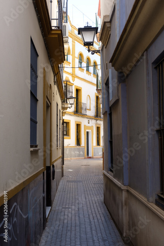 Licht und Schatten in den Gassen von Sevilla  Spanien  Andalusien 