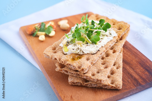 Papier peint Crispbread with Cream Cheese and fresh herbs