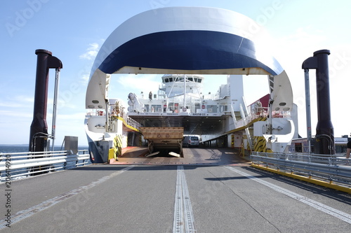 drive on ferry 