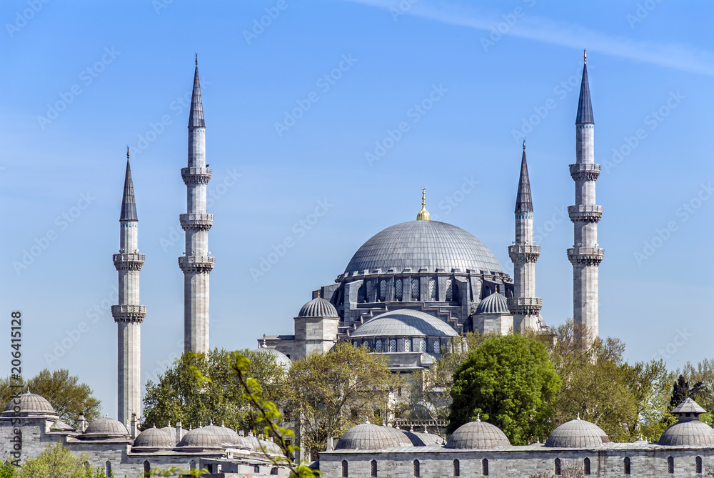 Obraz premium Istanbul, Turkey, 22 April 2006: Suleymaniye Mosque is an Ottoman mosque in the Eminonu district of Istanbul.