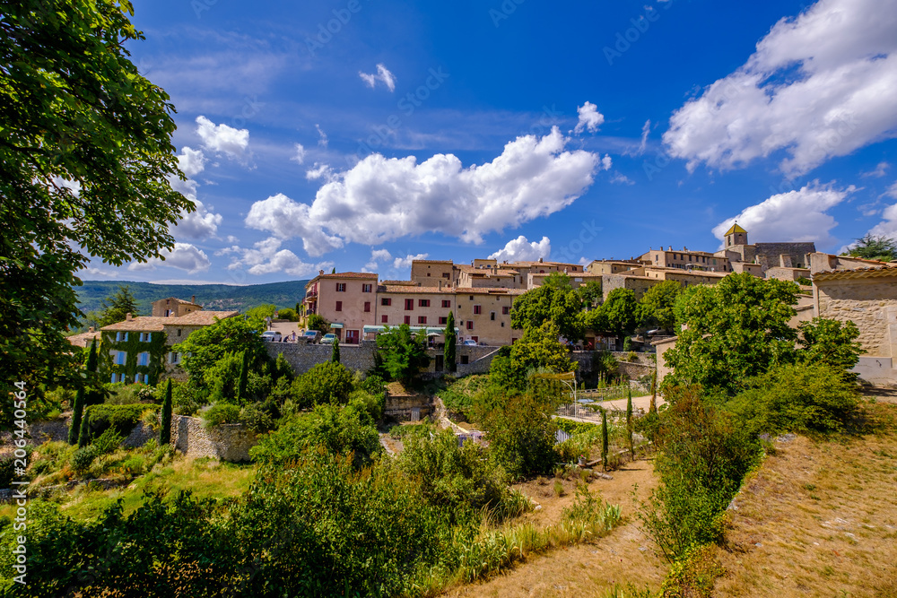 Vue panoramique sur le village d'Aurel, Provence, France.