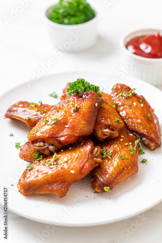 barbecue chicken wings with white sesame © topntp
