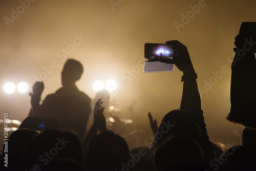 Capture video at a concert at the phone camera in a bright spotlight lamps