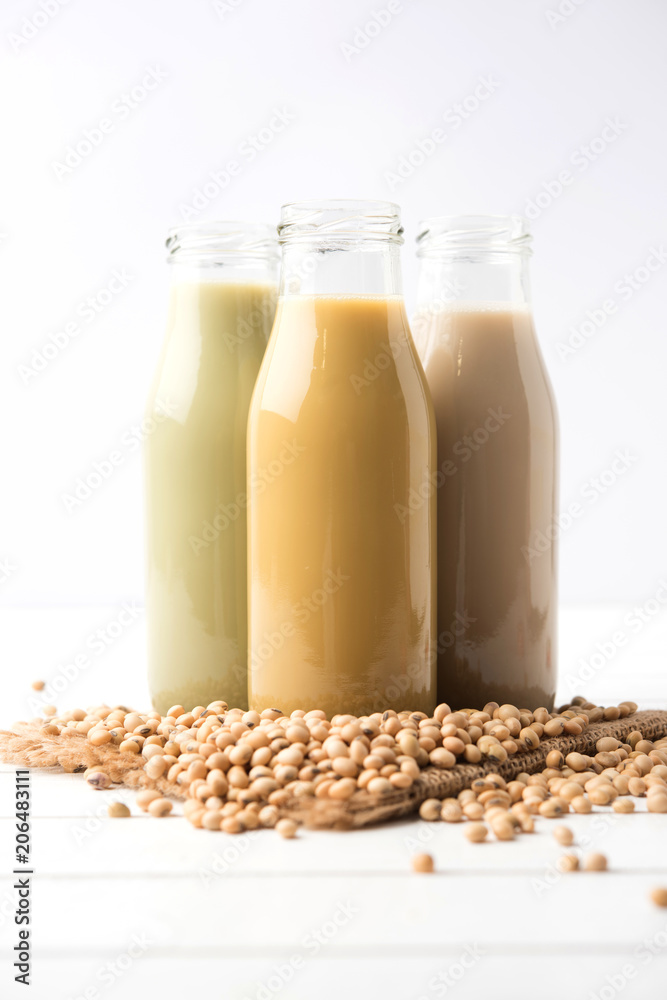 Basundi Or Rabri is an Indian sweet popular in Gujarat and Maharashtra. It is a sweetened condensed milk. Garnished with Dry fruits and Saffron. Served in a bowl over moody background. Selective focus Basundi Or Rabri is an Indian sweet popular in Gujarat and Maharashtra. It is a sweetened condensed milk. Garnished with Dry fruits and Saffron. Served in a bowl over moody background. Selective focus