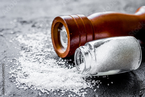 Photos salt in bottle with saltcellar for spices set dark background cl