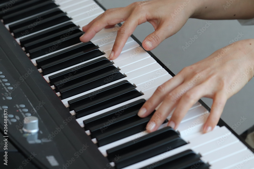 Obraz premium ピアノ演奏