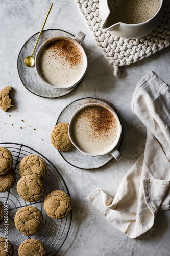 Vegan Cashew Gingersnap Lattes with ginger cookies