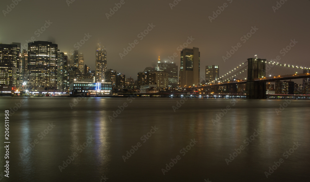 New York, ponte di Brooklyn di sera