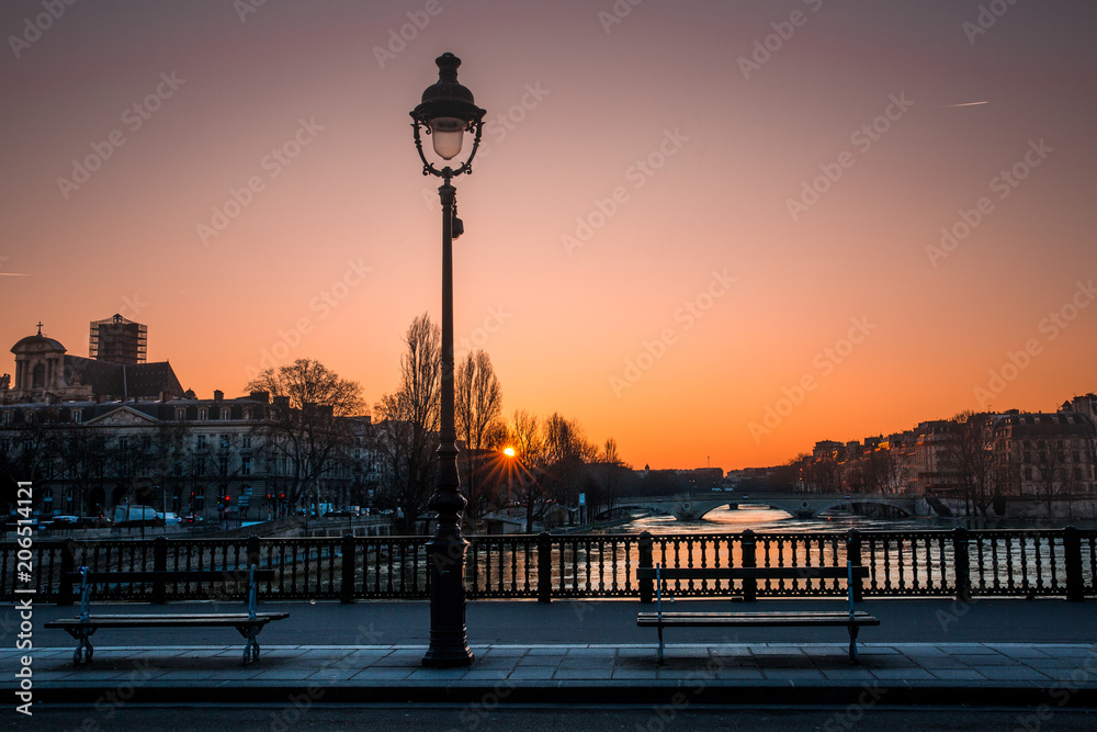 Obraz premium Paris Sunrise