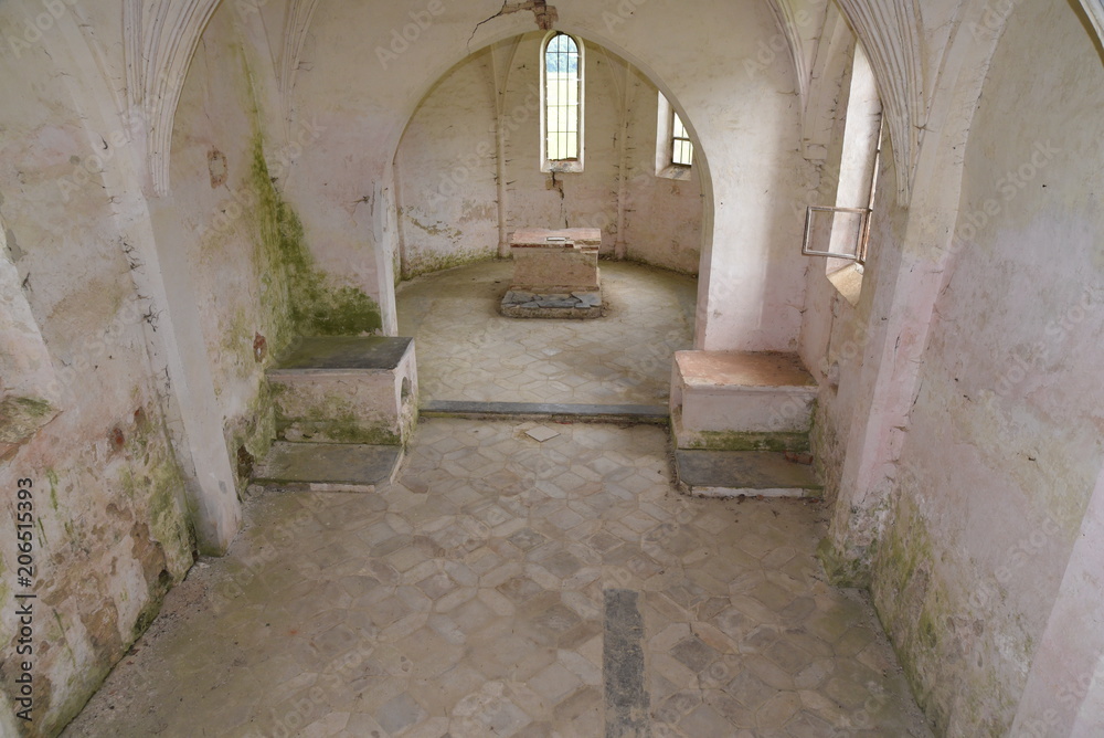 leere Kirche und Altar Stock Photo Adobe Stock