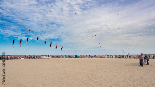 Performance of four-wire acrobatic kites revolution by the sea on the occasion of the international kite festival.