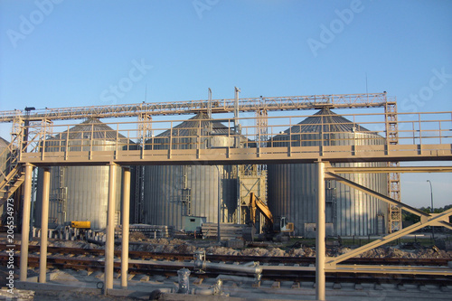 storage tanks for grain in industrial sizes
