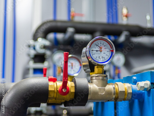 Obraz na płótnie Industrial water temperature and pressure meter on pipe w salonie