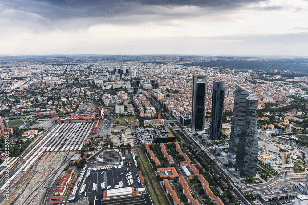 Fototapeta premium Cityscape skyline view of Madrid