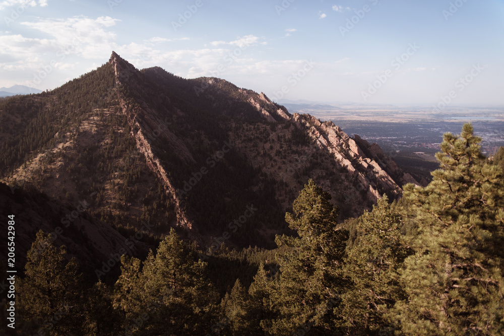 Obraz premium A peak in the mountains in Boulder, Colorado.
