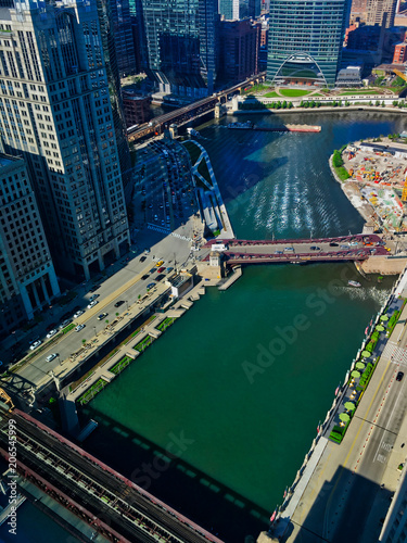 Wallpaper Mural Patterns of light fan across the Chicago River as a barge crosses under Lake Street Bridge. Seen from above. Torontodigital.ca